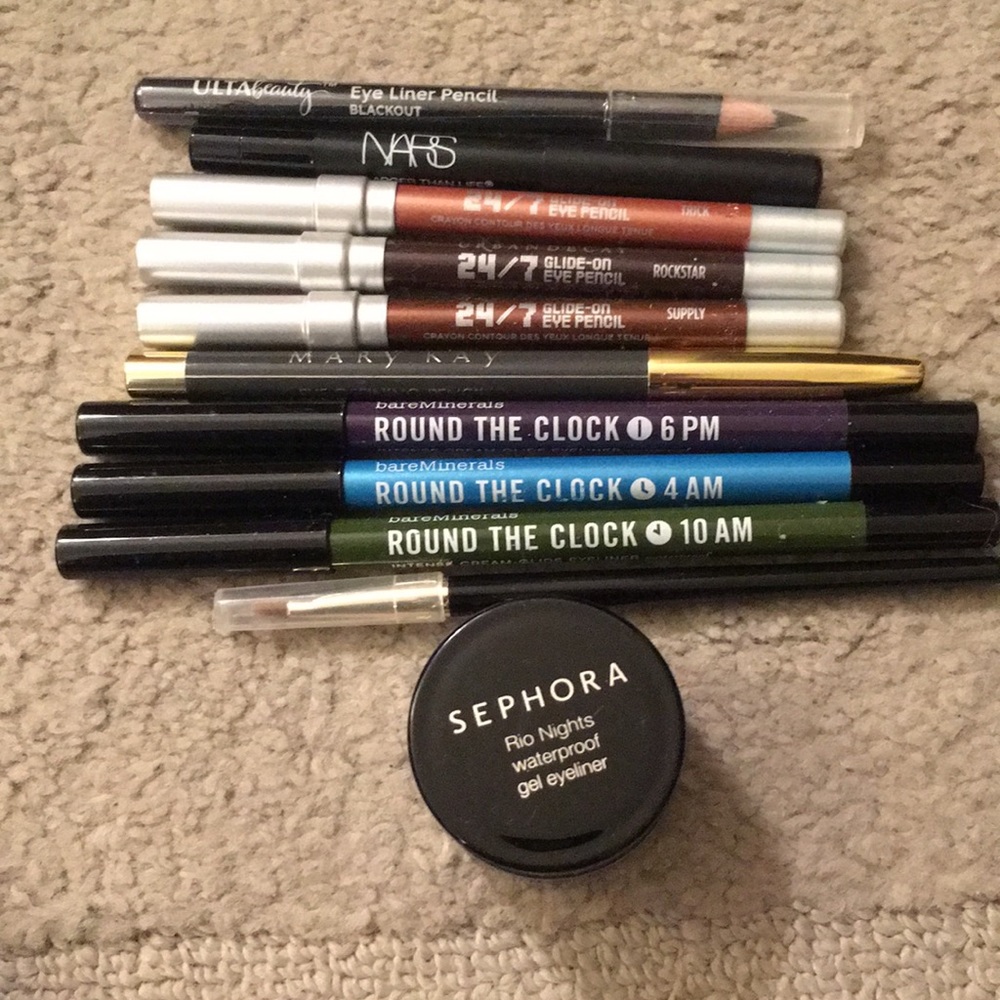 Eyeliner bundle - 9 pencils, 1 gel & 1 brush